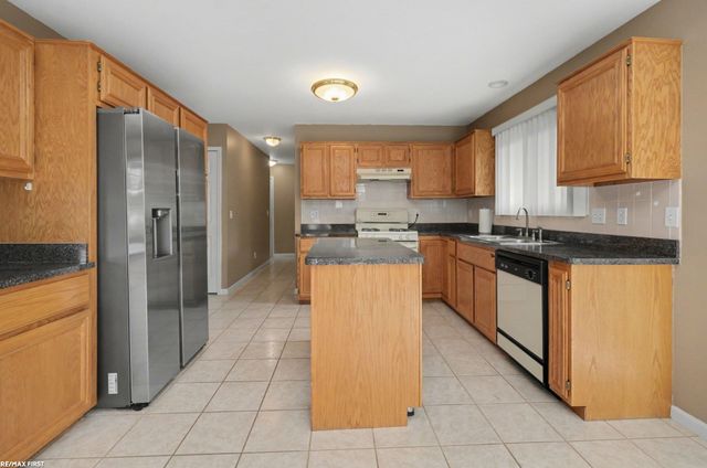 47985 Fox Chase Court, Shelby Twp, MI 48315