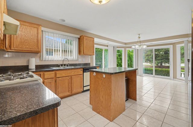 47985 Fox Chase Court, Shelby Twp, MI 48315