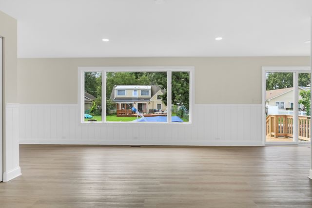 28 Lakeside Lane, Fox Lake, IL 60020