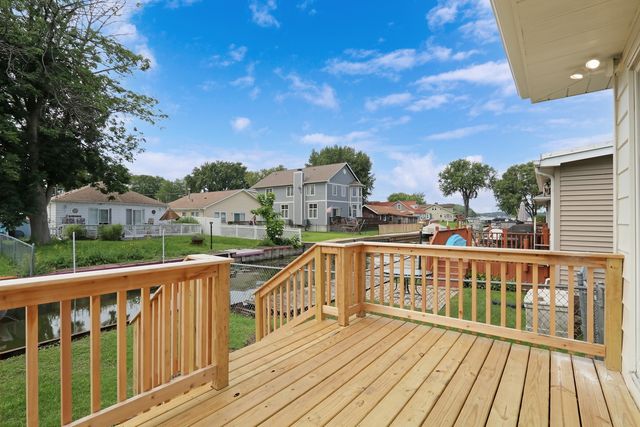 28 Lakeside Lane, Fox Lake, IL 60020