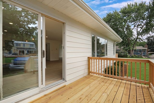 28 Lakeside Lane, Fox Lake, IL 60020