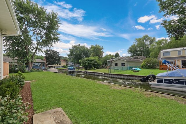 28 Lakeside Lane, Fox Lake, IL 60020