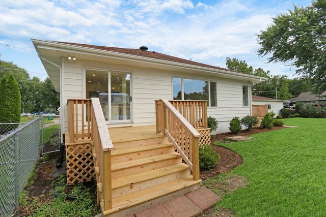 28 Lakeside Lane, Fox Lake, IL 60020