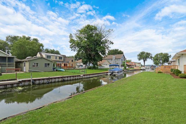 28 Lakeside Lane, Fox Lake, IL 60020