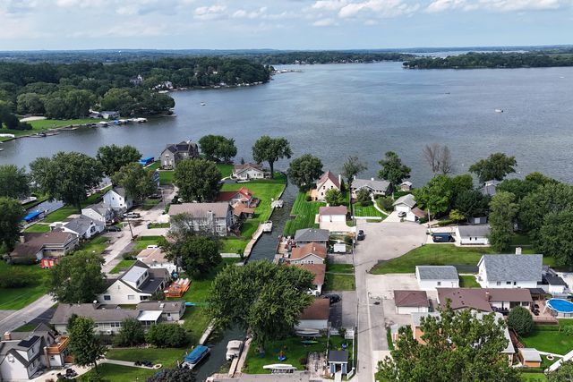 28 Lakeside Lane, Fox Lake, IL 60020