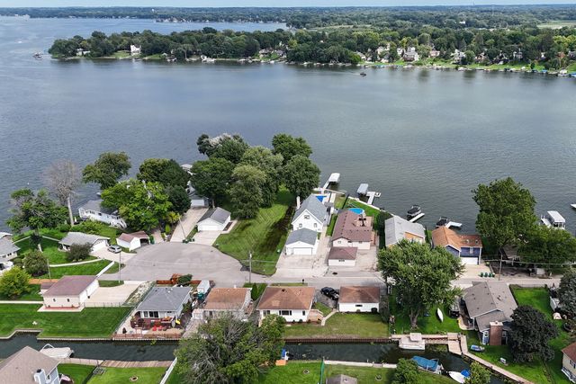 28 Lakeside Lane, Fox Lake, IL 60020