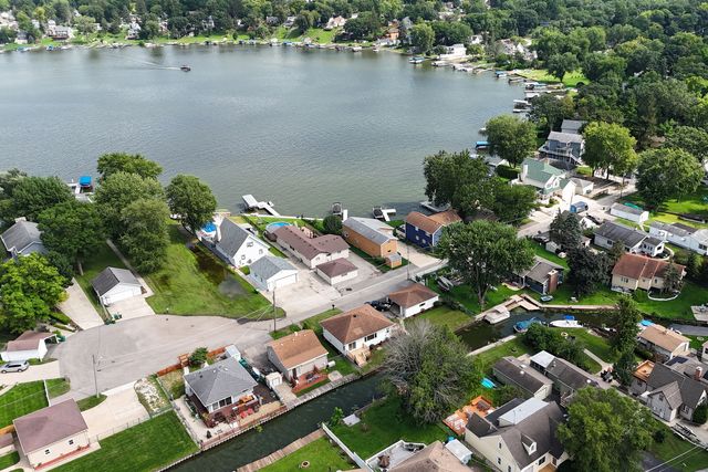 28 Lakeside Lane, Fox Lake, IL 60020