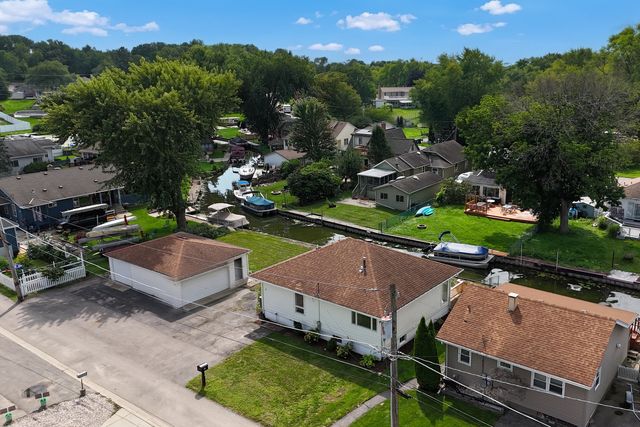 28 Lakeside Lane, Fox Lake, IL 60020