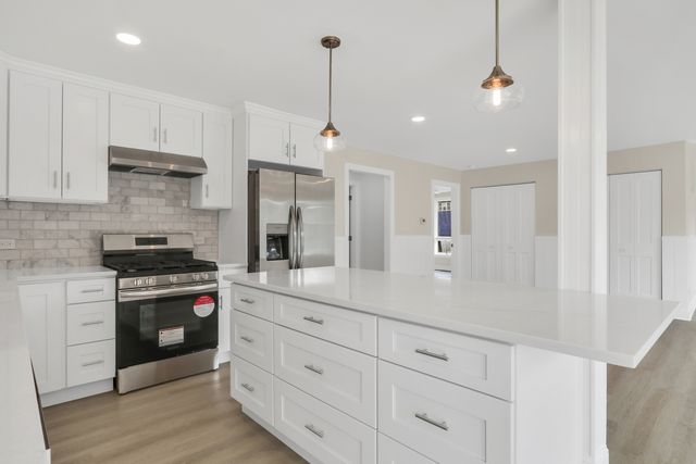 28 Lakeside Lane, Fox Lake, IL 60020