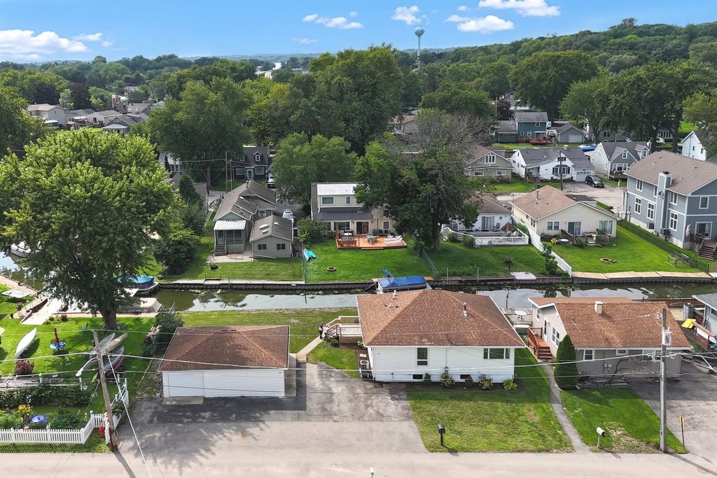 28 Lakeside Lane, Fox Lake, IL 60020