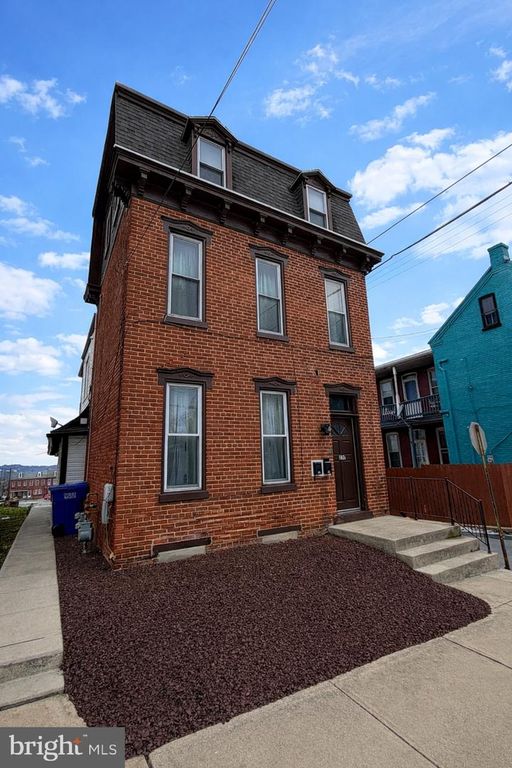 230 N 3RD ST, Columbia, PA 17512