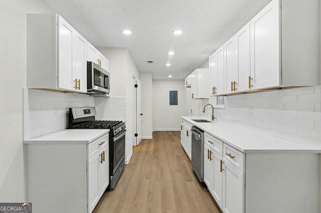 22 BARBERRY Drive, Newnan, GA 30265