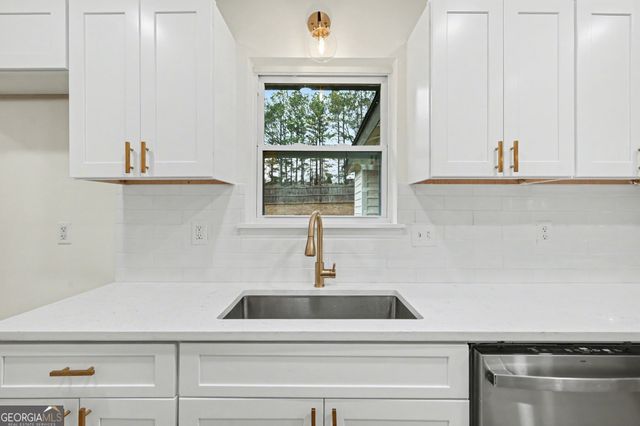 22 BARBERRY Drive, Newnan, GA 30265