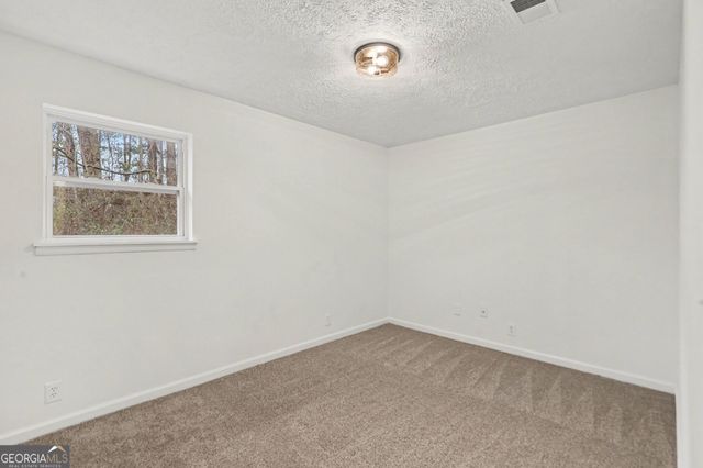 22 BARBERRY Drive, Newnan, GA 30265