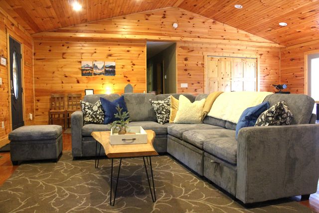 33461 Barker Road, Logan, OH 43138