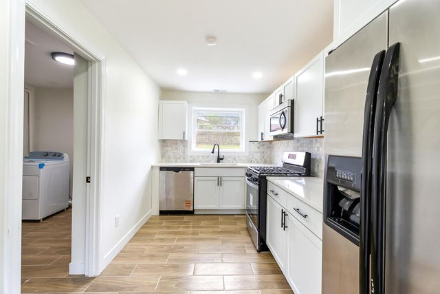 830 W 39th Avenue, Gary, IN 46408