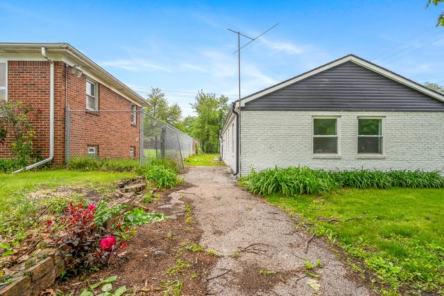 830 W 39th Avenue, Gary, IN 46408