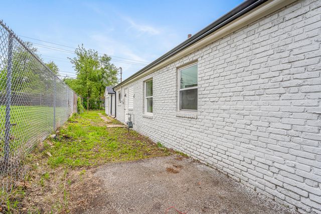 830 W 39th Avenue, Gary, IN 46408