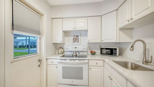 2221 ORANGE BLOSSOM LANE, Bradenton, FL 34207