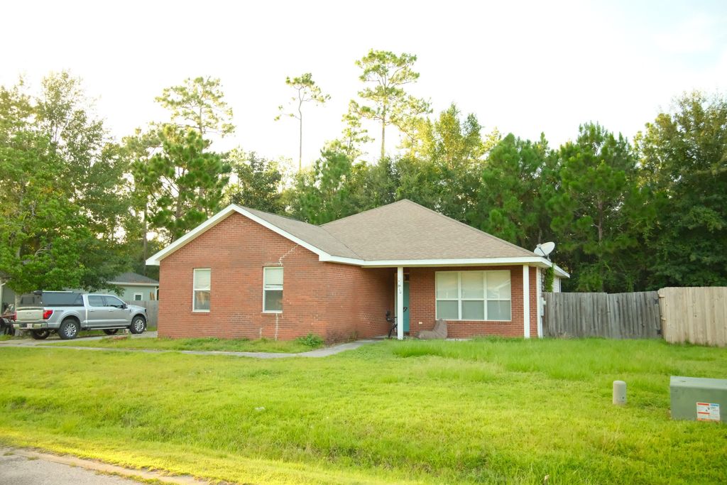 Image 1 of property listing at 110 Village Lane, Freeport, FL 32439