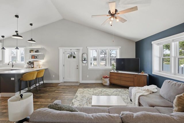 69 Hart Road, Sun Prairie, WI 53590