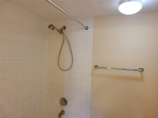 9983 S Nob Hill Ct ., Sunrise, FL 33351