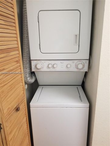 9983 S Nob Hill Ct ., Sunrise, FL 33351