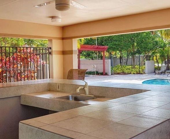 9983 S Nob Hill Ct ., Sunrise, FL 33351