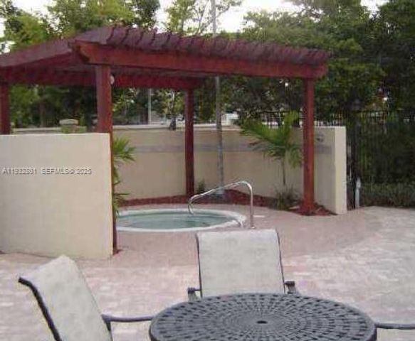9983 S Nob Hill Ct ., Sunrise, FL 33351
