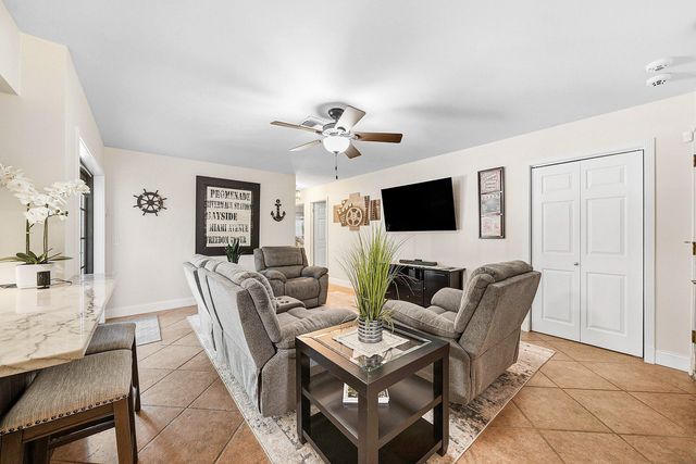 6885 Tradewind Way, Lake Worth, FL 33462