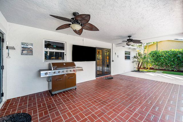 6885 Tradewind Way, Lake Worth, FL 33462