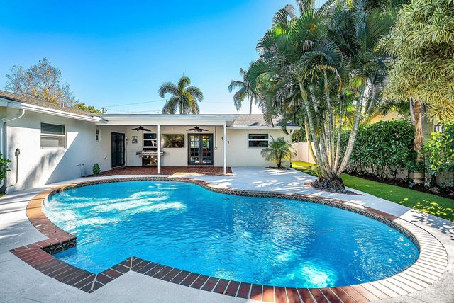 6885 Tradewind Way, Lake Worth, FL 33462