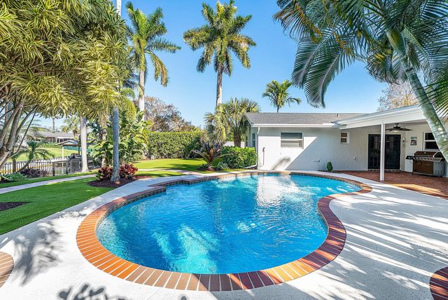 6885 Tradewind Way, Lake Worth, FL 33462