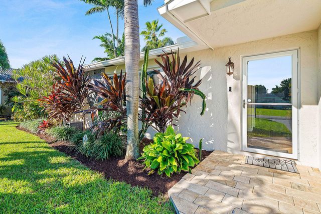 6885 Tradewind Way, Lake Worth, FL 33462