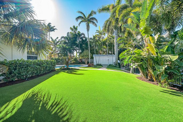 6885 Tradewind Way, Lake Worth, FL 33462