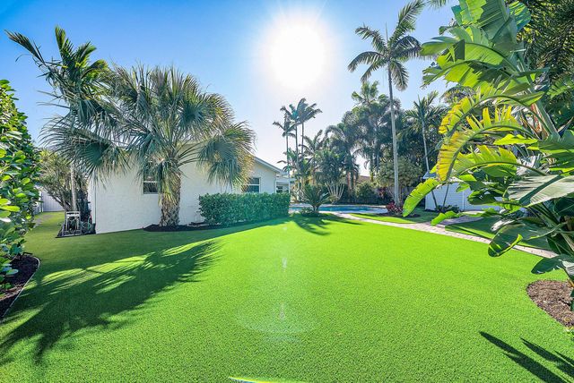 6885 Tradewind Way, Lake Worth, FL 33462