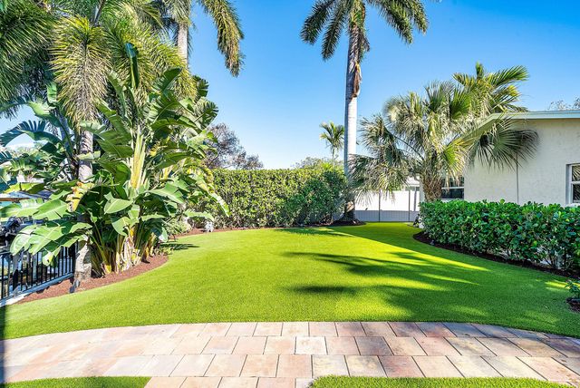 6885 Tradewind Way, Lake Worth, FL 33462