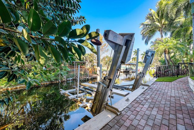 6885 Tradewind Way, Lake Worth, FL 33462