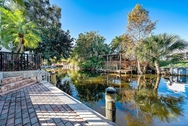 6885 Tradewind Way, Lake Worth, FL 33462