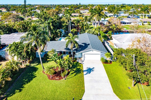 6885 Tradewind Way, Lake Worth, FL 33462