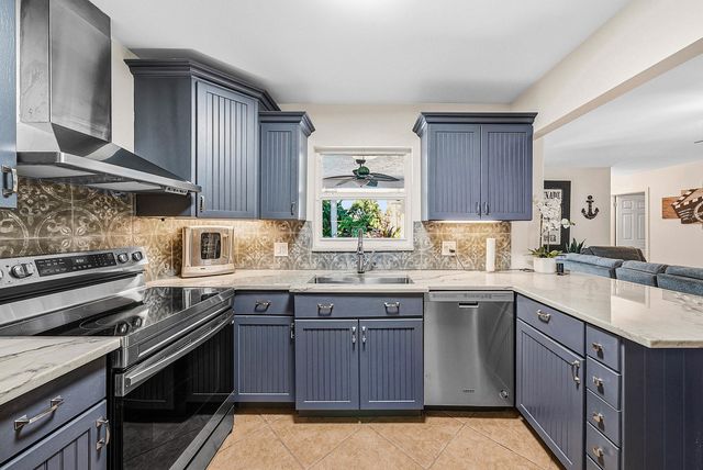 6885 Tradewind Way, Lake Worth, FL 33462