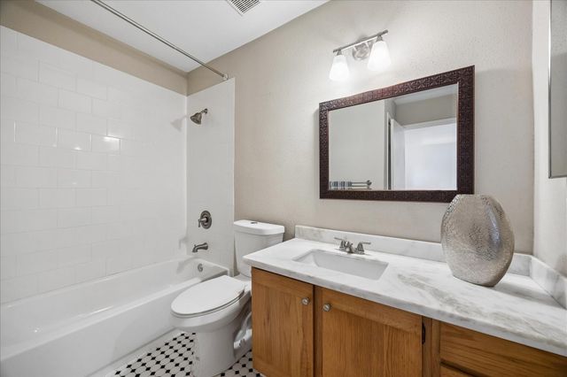 2555 Bering Drive 1, Houston, TX 77057