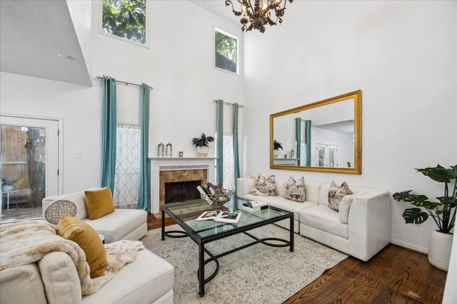 2555 Bering Drive 1, Houston, TX 77057