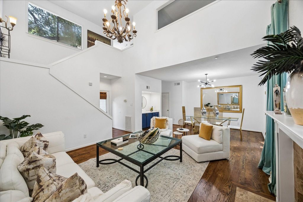 2555 Bering Drive 1, Houston, TX 77057