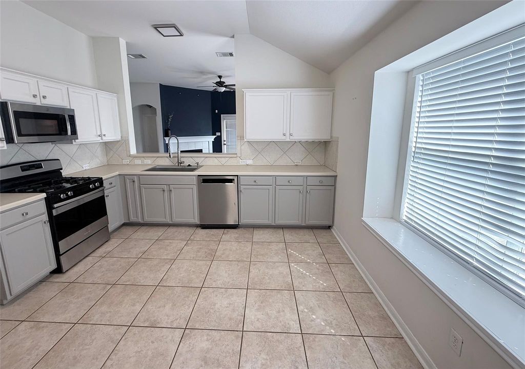 428 River Crossing TRL, Round Rock, TX 78665