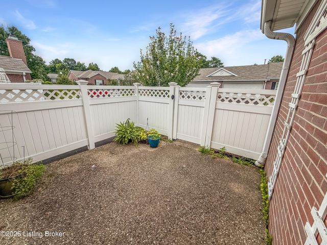 9602 Cornell Dr, Louisville, KY 40291