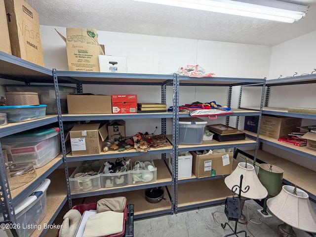 9602 Cornell Dr, Louisville, KY 40291