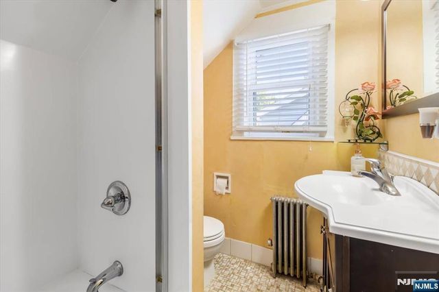 87 W Forest Avenue, Teaneck, NJ 07666