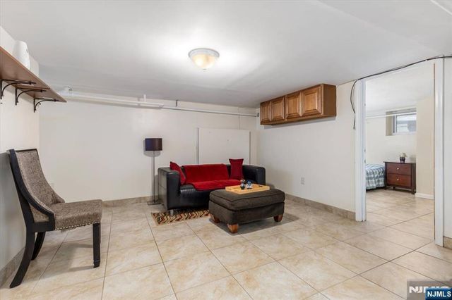 87 W Forest Avenue, Teaneck, NJ 07666