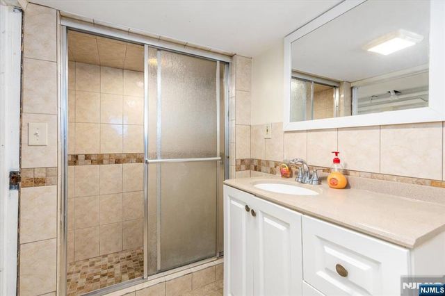 87 W Forest Avenue, Teaneck, NJ 07666